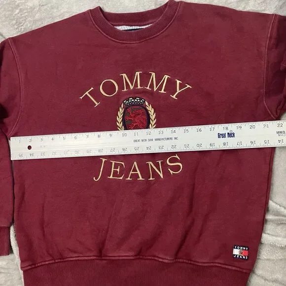 Tommy Jeans Sweatshirt Mens M Burgundy Embroidered Crest Logo Crewneck Pullover - Picture 5 of 12